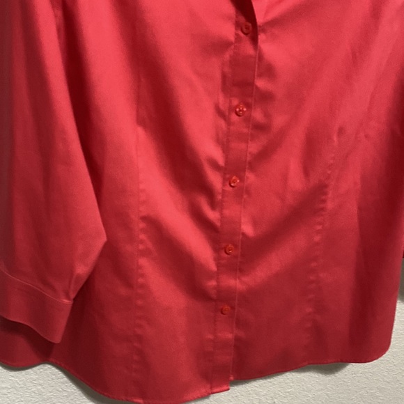 Chico’s wrinkle resistant sz 3 button down shirt. Very nice and beautiful!! - Picture 4 of 6